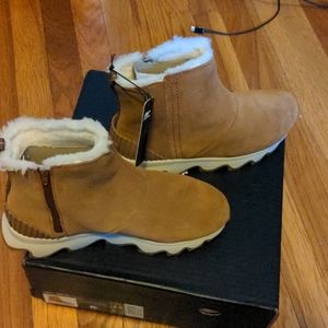 SOREL KINETIC BOOT NWT. never worn! Beautiful camel color.